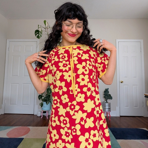 SOLD - Vintage 70s yellow & red floral maxi dress - Picture 4 of 7